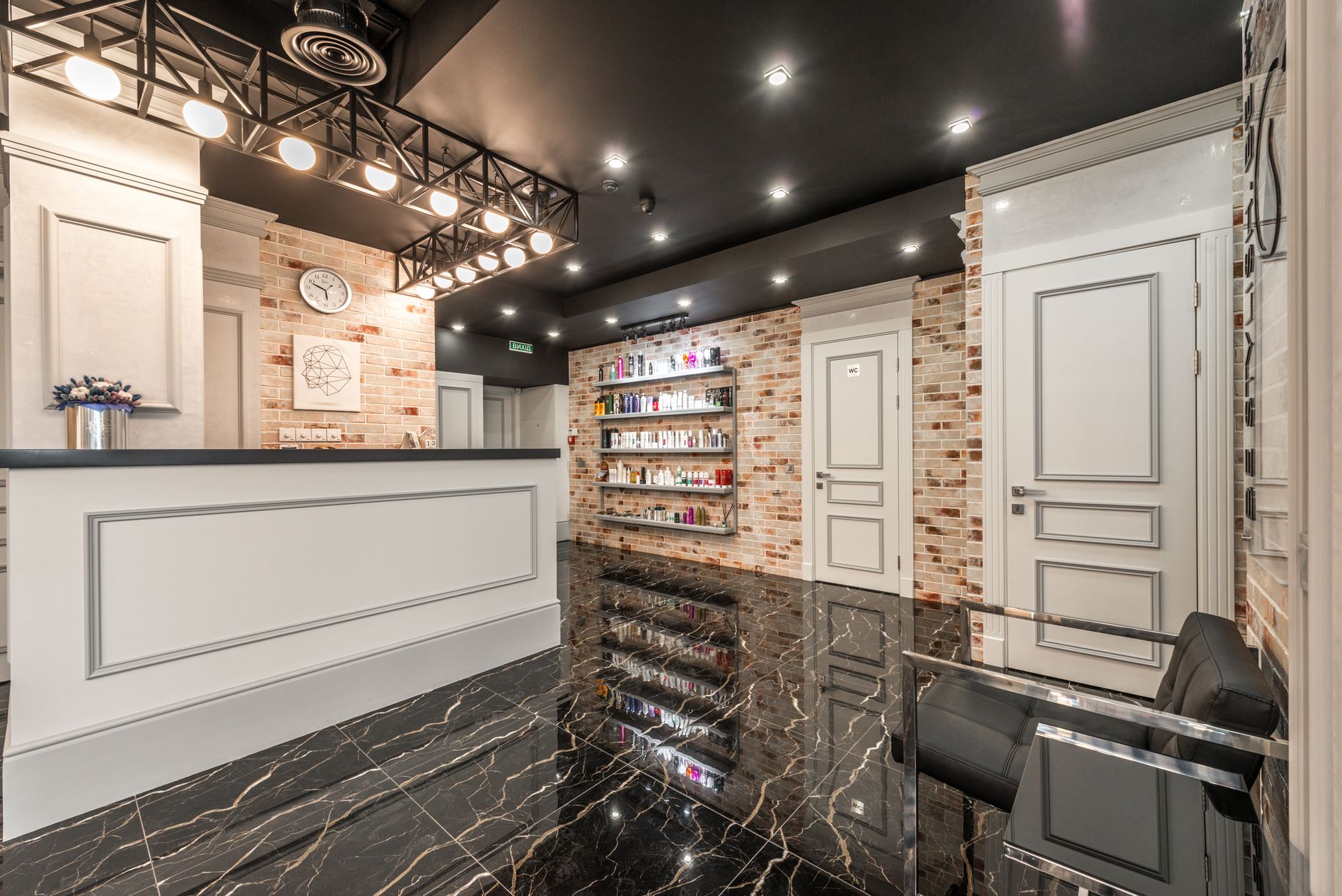 Salon de coiffure gérant sa facturation électronique
